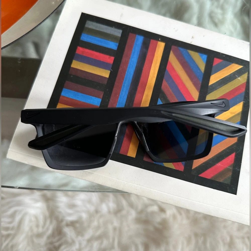 Nike MAVERICK P EV1097 011 59mm Black Polarized Mirror New Sunglasses.